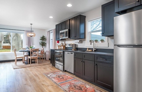 Kalispell House | Paintbrush Bliss | Downtown Kalispell Retreat | Hot Tub | Walk to Breweries & Shops