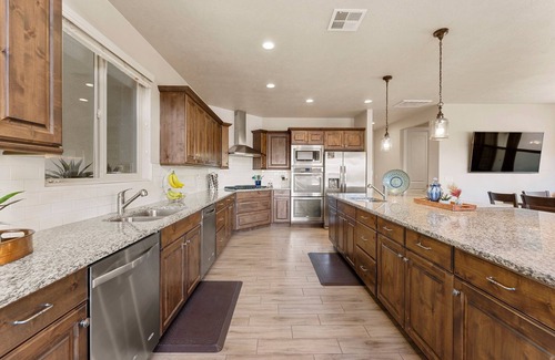 Santa Clara House | Paintbrush Retreat: Private Pool and Hot Tub, Movie Theater + Paradise Village W
