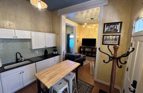 Albuquerque House | Painted Lady Bed & Brew