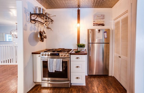 Bradford House | Painted Quail: cozy cottage with private lake access on Lamoka Lake