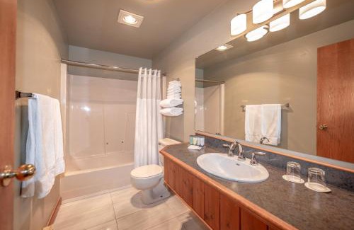 Campbell River Hotel | Painter's Lodge