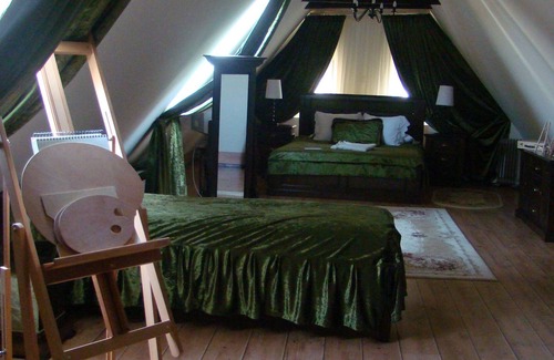 Apoldu de Sus House | PAINTING ROOM - A touch of poetry.