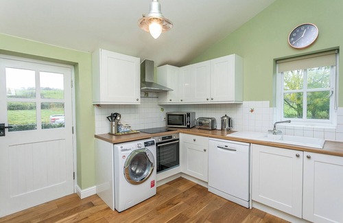 Skipton House | Pair of cosy cottages sleeping 9 guests - with access to an award winning wellbeing resort