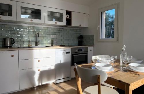 La Motte-dʼAigues Apartment | Paisible gîte moderne avec vue sur le Luberon