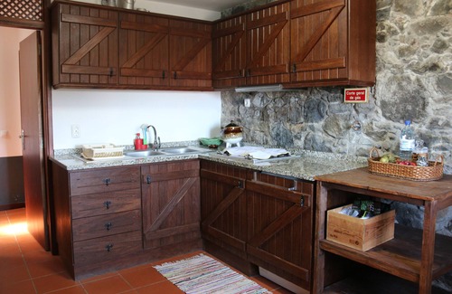 Camara de Lobos Ski Chalet | "Palheiro do Covão" cottage