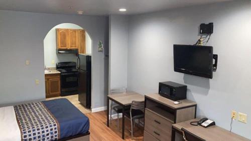 Baytown Hotel | Palace Inn - Baytown I-10