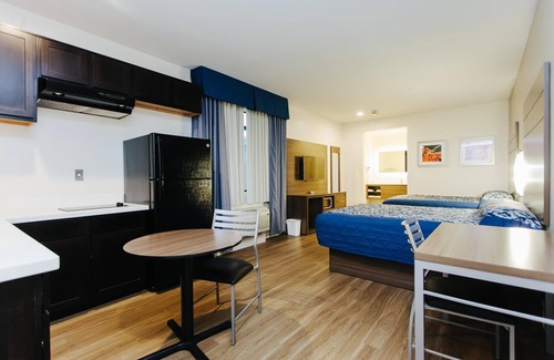 Spring Branch West Hotel | Palace Inn City Center