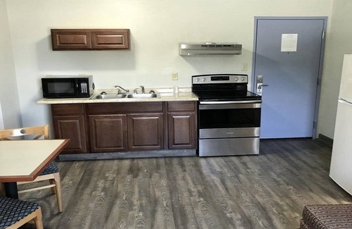 Newport News Hotel | Palace Inn & Suites - Newport News/Jefferson Ave