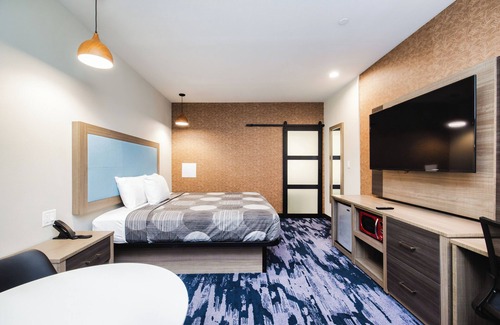 FM 1960 Hotel | Palace Inn