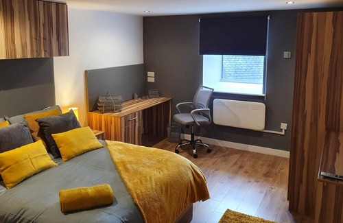 Huddersfield Apartment | Palace Studio 1 Bedroom Apartment self-contained