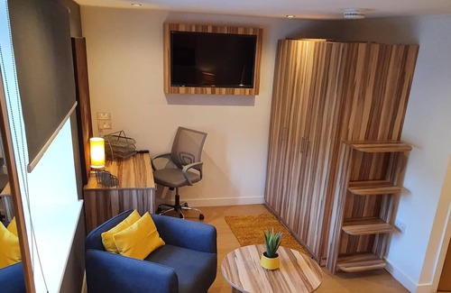 Huddersfield Apartment | Palace Studio Elite self-contained Apartment