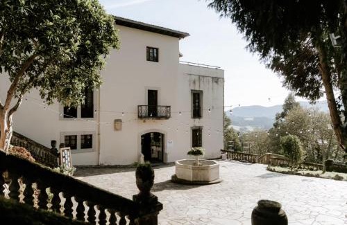 Loro House | Palacio Conde Toreno