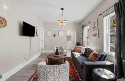 Mexicantown - Southwest Detroit Apartment | Palacio Mexicano