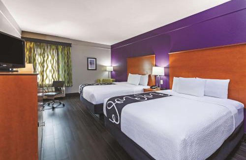 Barker Hotel | Palacio Royale Inn Signature Katy