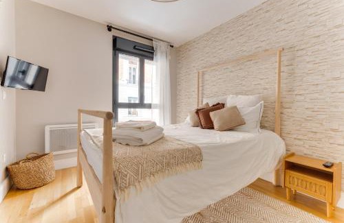 Levallois-Perret Apartment | Palais des congrès , 4 bedrooms