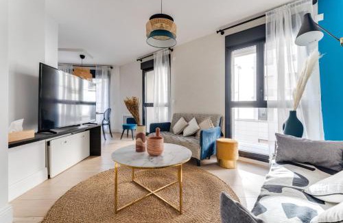 Levallois-Perret Apartment | Palais des congrès , 4 bedrooms