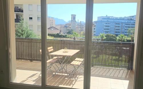 La Capelette Apartment | Palais Omnisports, appart 4 personnes lumineux avec terrasse
