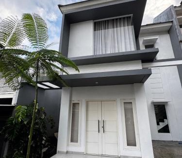 Bandar Lampung Villa | Palapa Huis