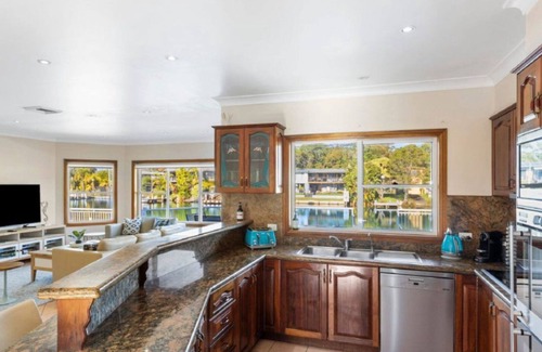 Sussex Inlet House | Palatial Multi-family Waterfront