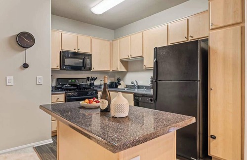Marina del Rey Bed & Breakfast | Palaya Stay 1BR Oasis 2.5 mi to Marina & Beach
