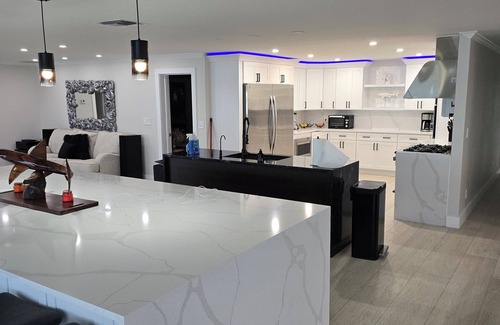 Caloosahatchee House | Palazzo Azzurro - Your own private waterfront resort!