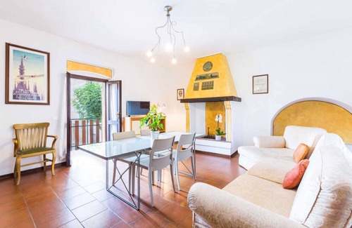 Torre Pallavicina House | Palazzo Barbò (historical medieval palace) relax outdoors, great for vacation or work