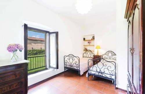 Torre Pallavicina House | Palazzo Barbò (historical medieval palace) relax outdoors, great for vacation or work