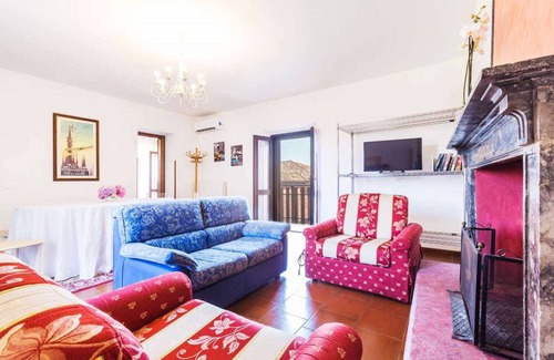 Torre Pallavicina House | Palazzo Barbò (historical medieval palace) relax outdoors, great for vacation or work