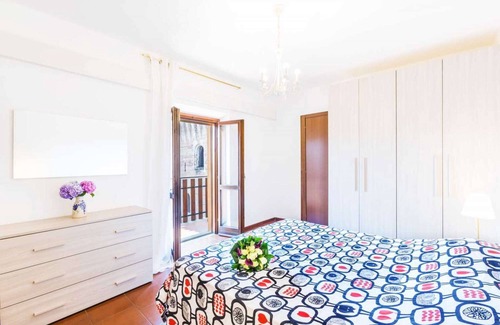 Torre Pallavicina House | Palazzo Barbò (historical medieval palace) relax outdoors, great for vacation or work