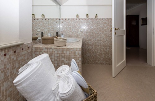 Borghi House | Palazzo Gessi Room and Breakfast