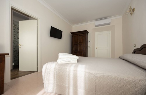 Borghi House | Palazzo Gessi Room and Breakfast
