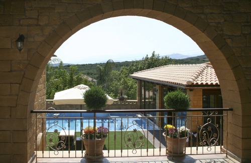 Vasilopoulo Villa | Palazzo Loupassi - The Queen Angela Junior Suite