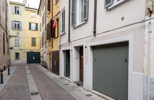 Parma City Centre Apartment | Palazzo Tarasconi Petrol Color Apartment