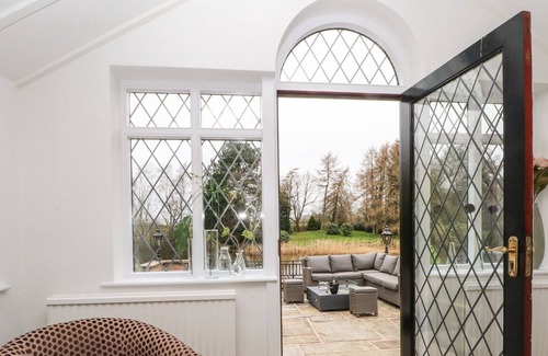 Macclesfield House | PALE FARM, family friendly, character holiday cottage in Macclesfield