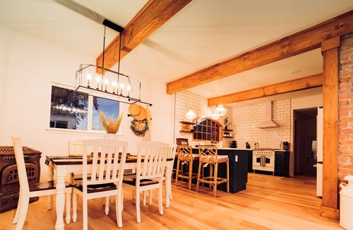 Palisade House | Palisade Peach Orchard Cottage. Free WiFi