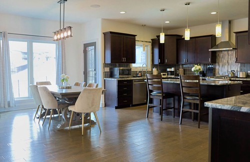 Omaha House | Palisades Paradise Sleeps 15 Firepit Golf Games and Good Eats