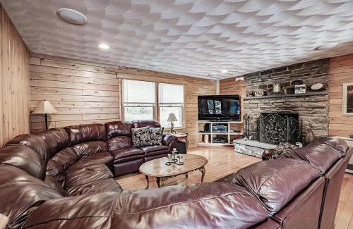 Norway House | Palisades Pines