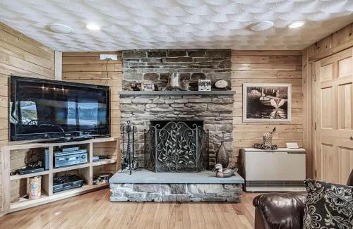Norway House | Palisades Pines