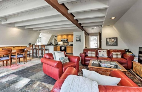 Olympic Valley House | Palisades/Squaw Valley Chalet with hot tub