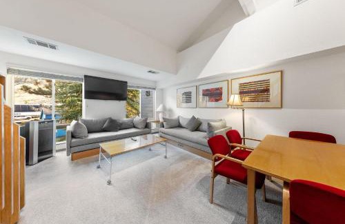 Olympic Valley Apartment | Palisades Tahoe Lodge Rentals Studio Loft #308