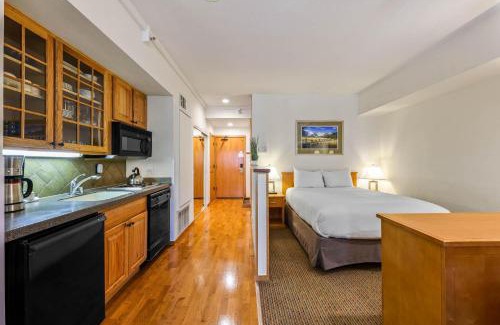 Olympic Valley Apartment | Palisades Tahoe Lodge Rentals Studio #203