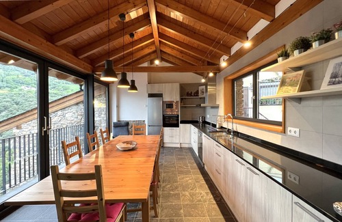 Sort House | Paller de Bordale
