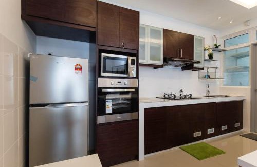 Presint 15 Apartment | Palm Armada Residence Free Parking and Netflix