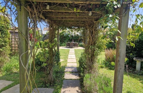 Cliftonville House | Palm Bay Coastal Retreat - Near Margate