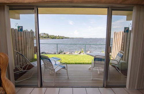 Palm Beach House | Palm Beach 1 Bedroom w/ Surrounding Water Views