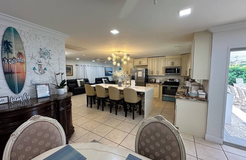 Hunt Club House | PALM BEACH GARDENS 5 BR/4BA HOME - PRIVATE POOL - HOT TUB