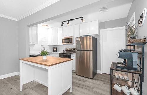 Palm Beach Gardens House | Palm Beach Gardens Paradise - HEATED POOL - 4 MILES TO THE BEACH