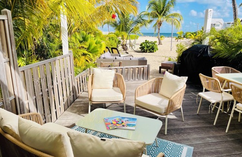 Nettle Bay House | Palm Beach House, Stunning 2 bedrooms beachfront