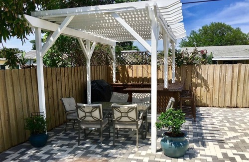 Florida North Atlantic Coast Apartment | Palm Beach Studio Retreat - outdoor patio grill