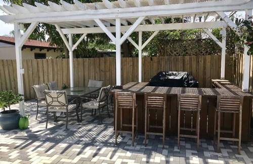 Florida North Atlantic Coast Apartment | Palm Beach Studio Retreat - outdoor patio grill